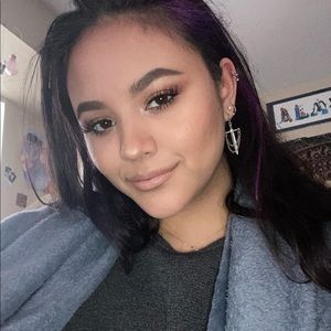 Meet your Posher, Alaura